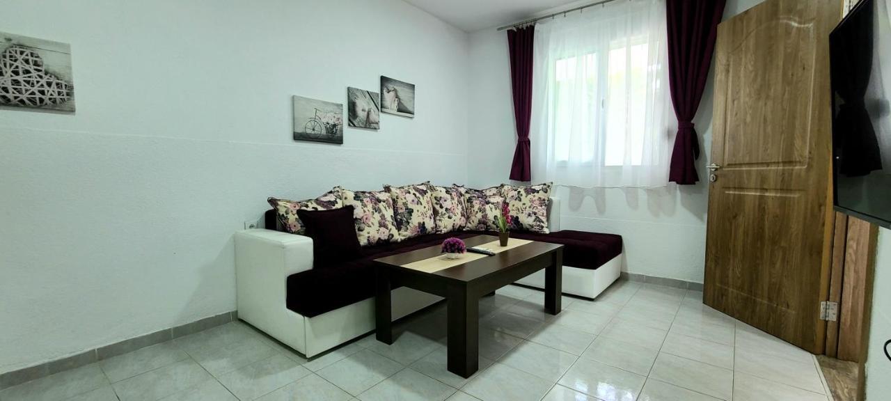 Riviera Inn Apartments อุลซิน ภายนอก รูปภาพ