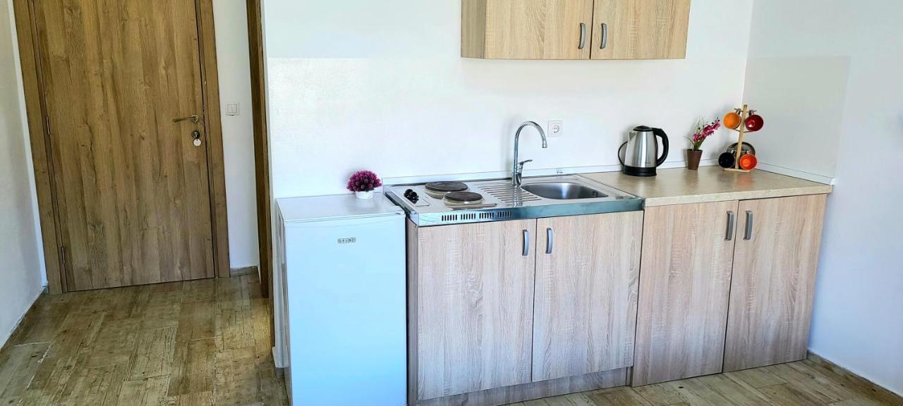 Riviera Inn Apartments อุลซิน ภายนอก รูปภาพ