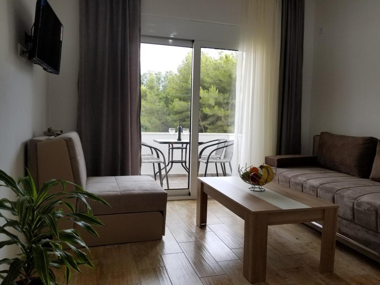 Riviera Inn Apartments อุลซิน ภายนอก รูปภาพ