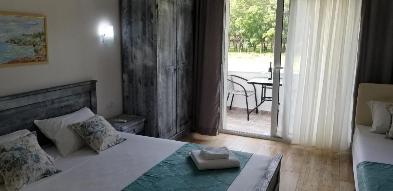 Riviera Inn Apartments อุลซิน ภายนอก รูปภาพ