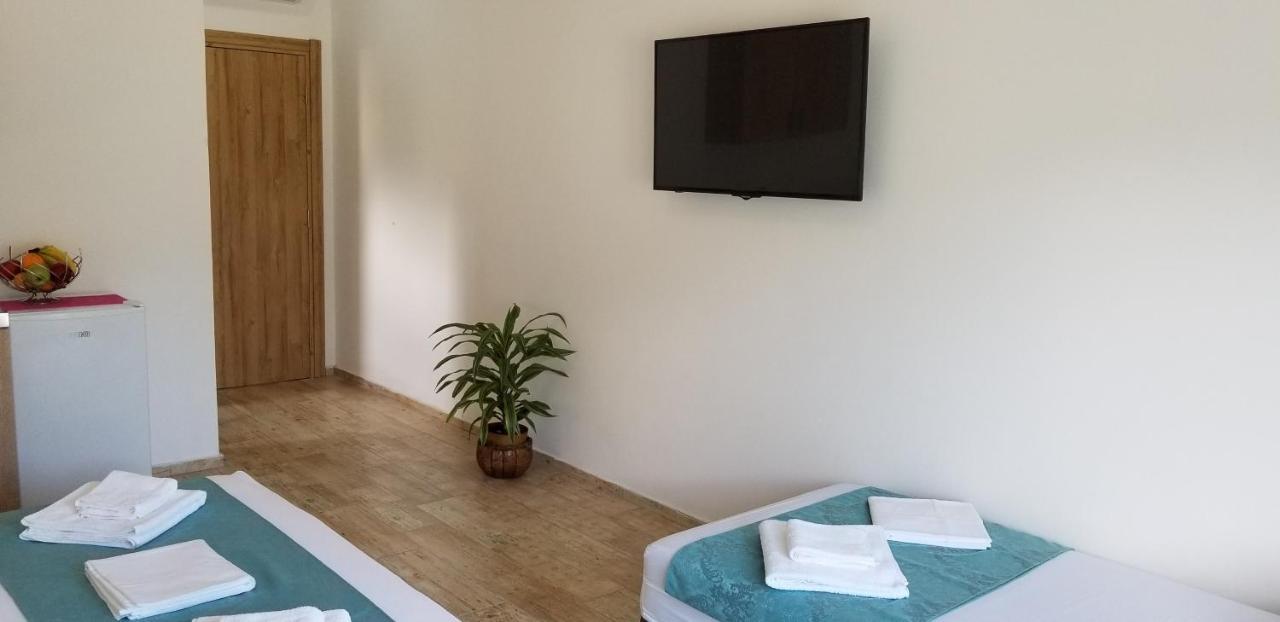 Riviera Inn Apartments อุลซิน ภายนอก รูปภาพ